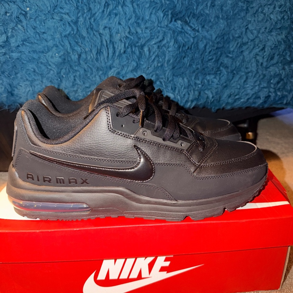 Nike Air Max Black Leather Sneakers